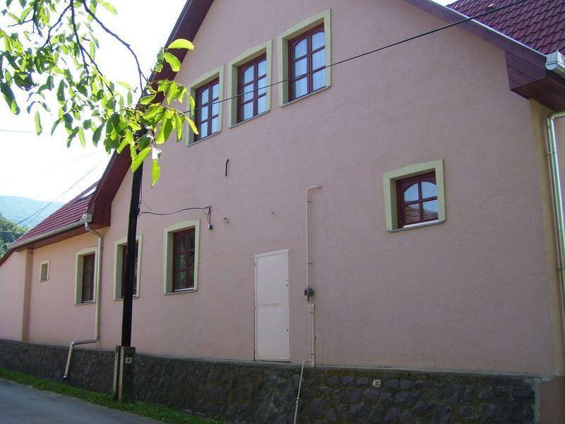 Hubertus Vendeghaz Hotel Parad Exterior photo